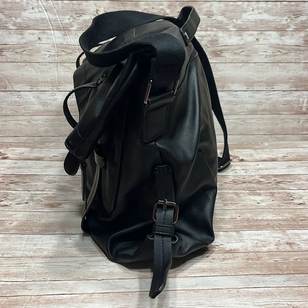 Sherpani Petra Crossbody Black Foldover Top Like New Condition